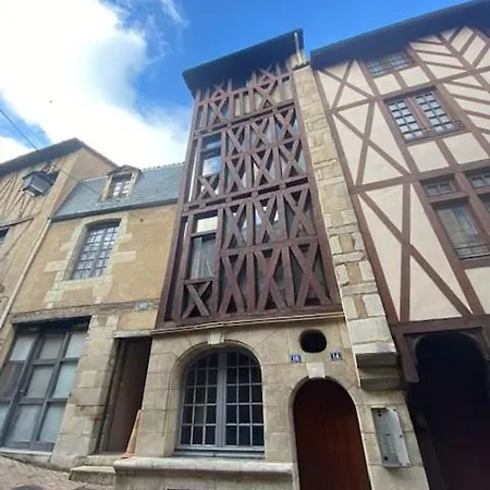 Le Chene: Medieval District City Centre