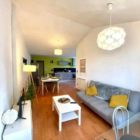 Apartment Le Chene: Medieval District City Centre