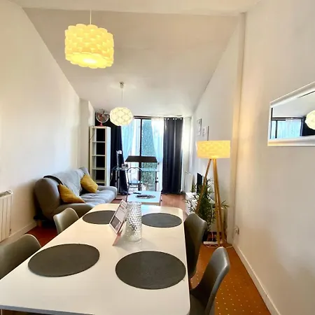 Le Chene: Medieval District City Centre Apartment