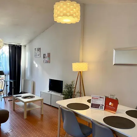 Le Chene: Medieval District City Centre Apartment *